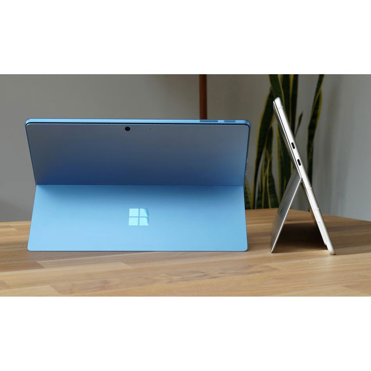 تبلت مایکروسافت مدل Surface Pro 9-i5 1235U ظرفیت 256 گیگابایت و رم 8 گیگابایت