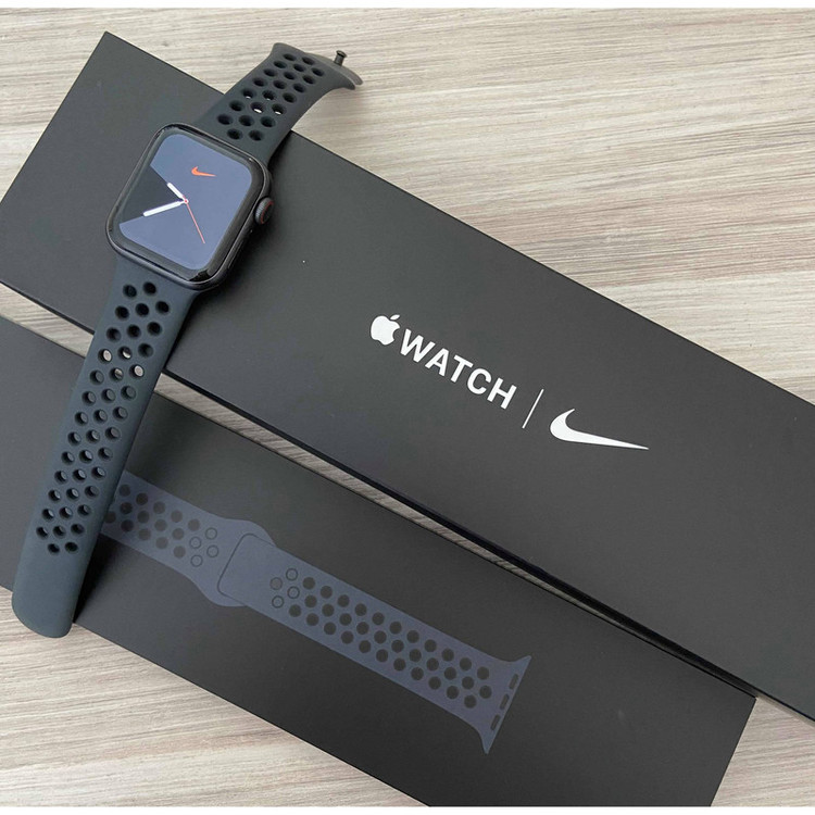 ساعت هوشمند اپل واچ سری 6 مدل 44mm Aluminum Case with Nike Sport silicone Band