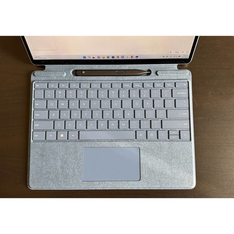تبلت مایکروسافت مدل Surface Pro 9-i5 1235U ظرفیت 256 گیگابایت و رم 8 گیگابایت به همراه کیبورد Signature Platinum و قلم Slim Pen 2