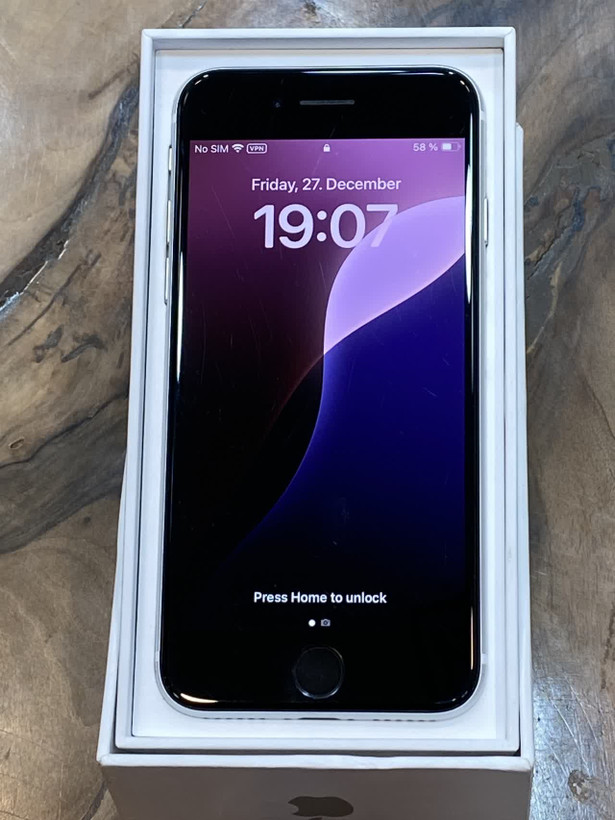 گوشی موبایل اپل مدل iPhone SE 2020 LLA تک سیم کارت ظرفیت 128 گیگابایت(کارکرده)