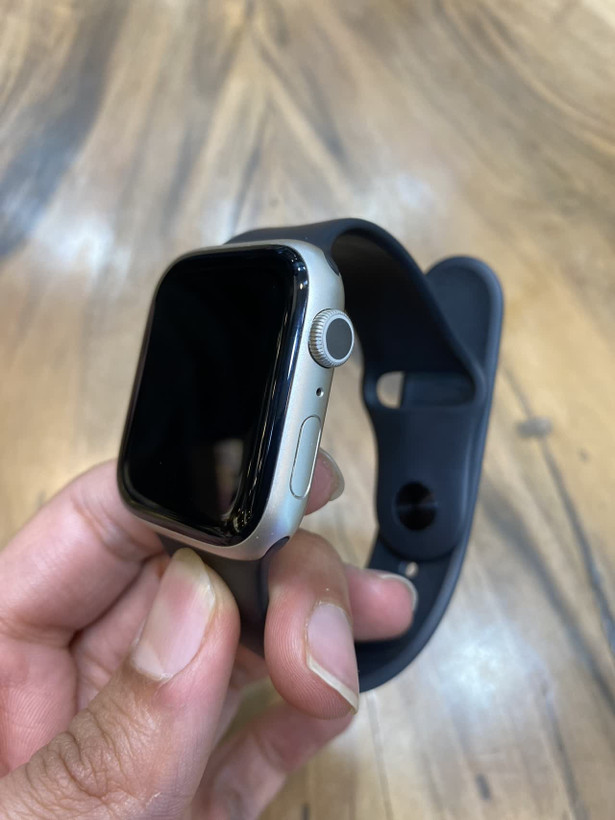 ساعت هوشمند اپل واچ سری 7 مدل 45mm Aluminum Case silicone Band(کارکرده)