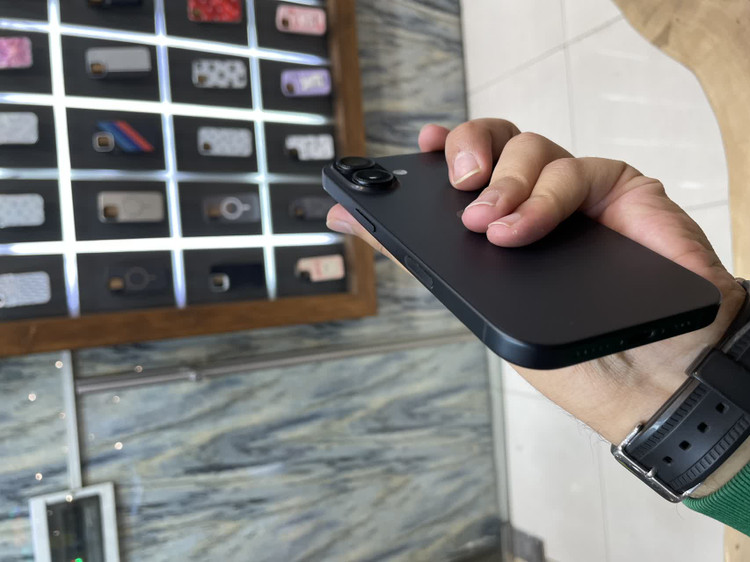 گوشی موبایل اپل IPHONE 16 کارکرده حافظه 128 دو سیمکارت CH/A بارجیستر